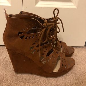 Brown/ camel wedges